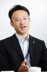 開発・研修センタ 担当課長、大内浩直さん。導入実務を行なう社員の管理・指導などを担当