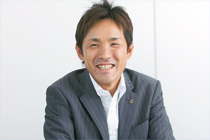 開発・研修センタ チーフ 阿邉秀明さん 導入・運用作業のリーダーとしてチームをまとめあげる