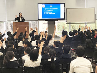 (写真)情報リテラシー出張授業の様子