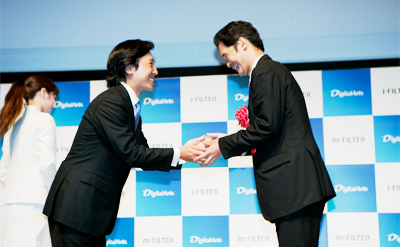 「セールスアワード部門」の受賞企業となったソフトバンクBB株式会社様