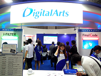 盛況なブース風景（1）